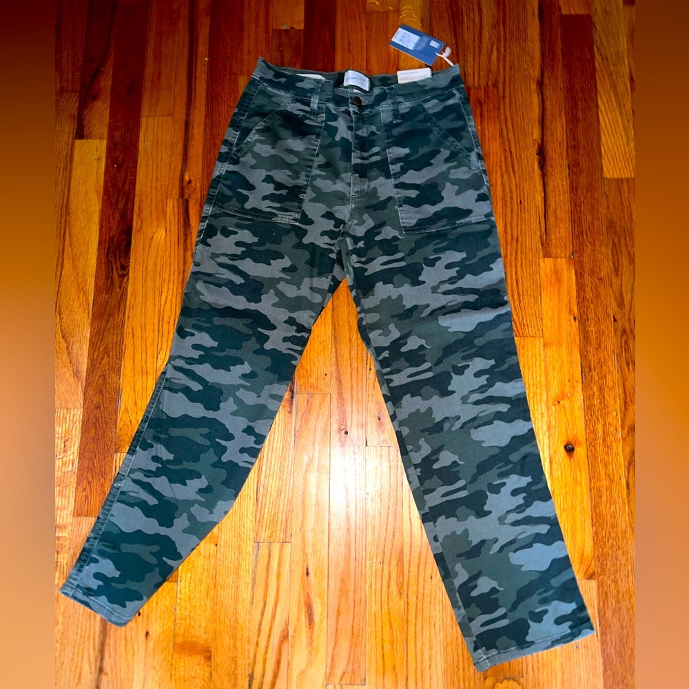 Universal Thread Size 10 Camo Pants (New with tags)